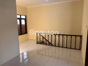 SEWA RUMAH 2 LANTAI JL.DANAU SENTANI SAWOJAJAR
