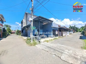 Sewa Rumah Minimalis Hook + Ruang Usaha Nol Jalan Brawijaya Banyuwangi