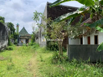 Tanah belakang SMAN 4 Jember dekat Roxy mall