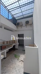 Disewakan rumah usaha strategis raya siwalankerto dekat kampus