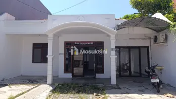 Disewakan rumah usaha strategis raya siwalankerto dekat kampus