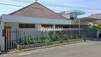 PELUANG EMAS DI LOWOKWARU! RUMAH KLASIK LOKASI PRIME LUAS 470M&sup2;