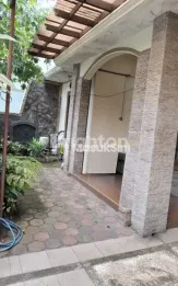 RUMAH 2 LANTAI DI 100 METER DARI POROS JLN RAYA LAWANG KAB . MALANG
