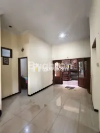 RUMAH 2 LANTAI DI 100 METER DARI POROS JLN RAYA LAWANG KAB . MALANG