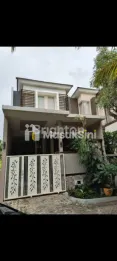 RUMAH 2 LANTAI FULL FURNISH DI DE CASSABLANCA RESIDENCE DEKAT GERBANG