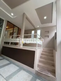 RUMAH 2 LANTAI FULL FURNISH DI DE CASSABLANCA RESIDENCE DEKAT GERBANG