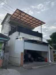 Rumah 3 lantai Full Granit Pinggir Jalan di Kranjingan Jember