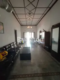 RUMAH BANGUNAN KOLONIAL DI AREA GUNUNG GUNUNG JL IJEN PUSAT KOTA MALANG