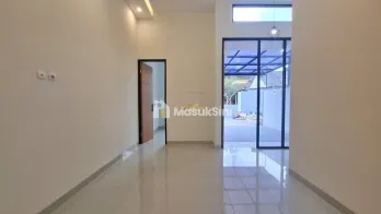RUMAH BARU DESAIN CANTIK, DEKAT SLEMAN CITY HALL