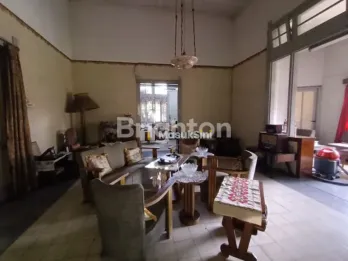 RUMAH BELANDA DI PUSAT KOTA MALANG AREA ORO ORO DOWO GUNUNG GUNUNG IJEN SKITARNYA