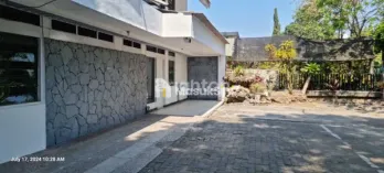 RUMAH BESAR POJOK 2 LANTAI DIDEKAT KAMPUS DAERAH JL BANDUNG MALANG