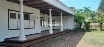 RUMAH DESAIN KLASIK DI DEKAT JL IJEN KOTA MALANG