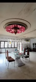 RUMAH DESAIN KLASIK DI DEKAT JL IJEN KOTA MALANG