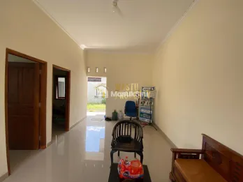 RUMAH DESAIN MODERN CANTIK DI GODEAN, DEKAT MUSEUM HM SOEHARTO