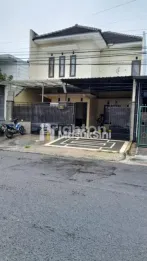 RUMAH DIKONTRAKKAN 2 LT JALAN LEBAR DAERAH SAWOJAJAR MALANG