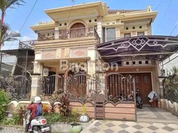 RUMAH HUNIAN 2 LT DIJUAL DAERAH SAWOJAJAR SITUASI TENANG COCOK UNTUK KELUARGA BESAR