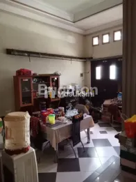 RUMAH HUNIAN 2 LT DIJUAL DAERAH SAWOJAJAR SITUASI TENANG COCOK UNTUK KELUARGA BESAR