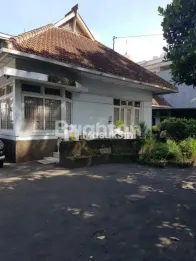 RUMAH KOLONIAL BELANDA KAWASAN PRESTIGIOUS BERGENGSI DI JALAN BESAR IJEN KLOJEN KOTA MALANG