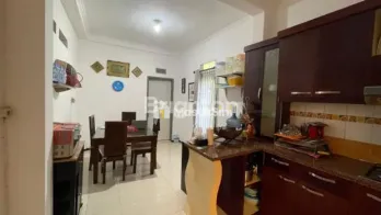 RUMAH MEWAH 2 LANTAI DI GRIYA SANTHA, LT 119M&sup2;