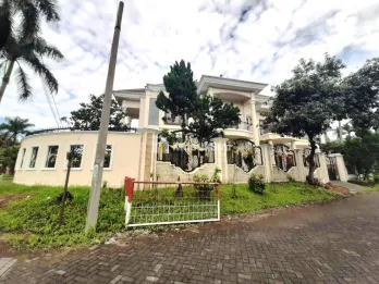 Rumah Mewah 2 Lantai Dijual Pondok Blimbing Indah Araya Kota Malang