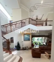 RUMAH MEWAH DI DEKAT JALAN IJEN MALANG