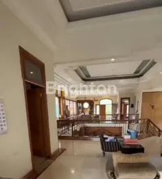 RUMAH MEWAH DI DEKAT JALAN IJEN MALANG