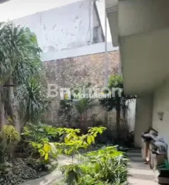 RUMAH MEWAH DI DEKAT JALAN IJEN MALANG