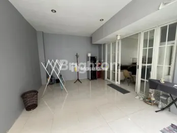 RUMAH MEWAH GREEN ORCHID 2KT 90M²