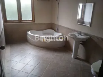 RUMAH MEWAH LT 508M² DI CLUSTER VIRGINIA KOTA WISATA