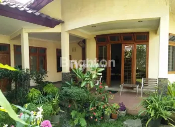 RUMAH PUSAT KOTA DENGAN LOKASI STRATEGIS DEKAT IJEN KOTA MALANG