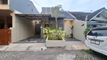 RUMAH SEMI 2 LANTAI, DALAM PERUMAHAN, 5 MENIT KE SD MODEL SLEMAN
