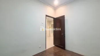 RUMAH SEMI 2 LANTAI, DALAM PERUMAHAN, 5 MENIT KE SD MODEL SLEMAN
