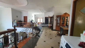 Rungkut Asri Utara – Rumah American Classic, Harga Menarik