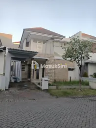 Sewa Rumah Cantik di Kawasan Premium Royal Residence