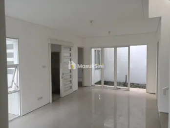 Sewa Rumah Cantik di Kawasan Premium Royal Residence