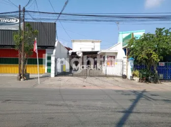 Bangunan / Kantor Lokasi Strategis di Jalan Poros Turen