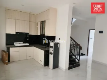 Dijual Rumah Baru di Tebet Lokasi Strategis Jalan 1 Mobil tersedia 2 Unit