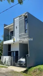 Dijual Rumah Minimalis Modern 2 Lantai di Morotanjek Singosari