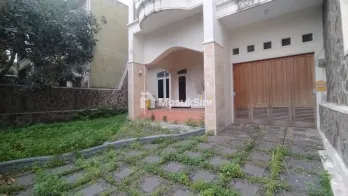 jual cepat rumah luas dekat SUHAT, UB, POLINEMA, ASIA cocok bangun kos.