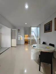 Jual Rumah Modern 2 lantai Forest Mansion, Lakarsantri Surabaya Siap Huni SHM