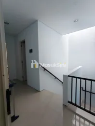 Jual Rumah Modern 2 lantai Forest Mansion, Lakarsantri Surabaya Siap Huni SHM
