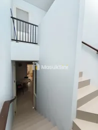 Jual Rumah Modern 2 lantai Forest Mansion, Lakarsantri Surabaya Siap Huni SHM