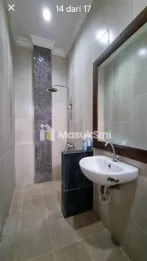 jual rumah semi furnish, bagus, terawat dan siap huni dekat UMM3.