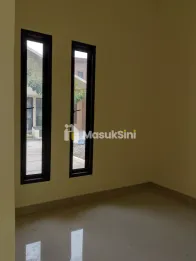 KONTRAKAN RUMAH MURAH LOKASI PINGGIR JALAN RAYA BEBAS BANJIR BEKASI