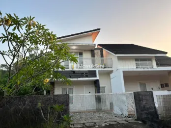 Rumah 2 lantai Minimalis di Taman Anggrek Regency Jember