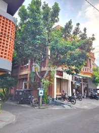 rumah dan toko sembako di kawasan premium yogyakarta