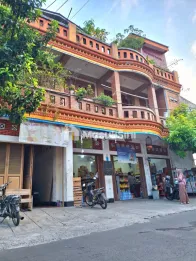 rumah dan toko sembako di kawasan premium yogyakarta