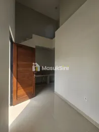 Rumah dengan Lantai Mezzanine dekat GDC