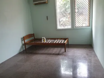 Rumah Hook Cilandak Permai LT 353m&sup2; | Taman Luas, Privasi Tinggi, Dekat Tol