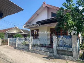 Rumah Jl S Parman Jember dekat Secaba